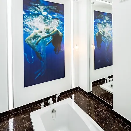 Royal Premier Daire Lviv