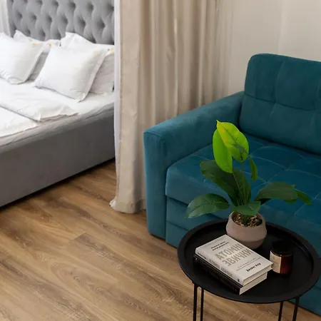 Royal Premier * לבוב